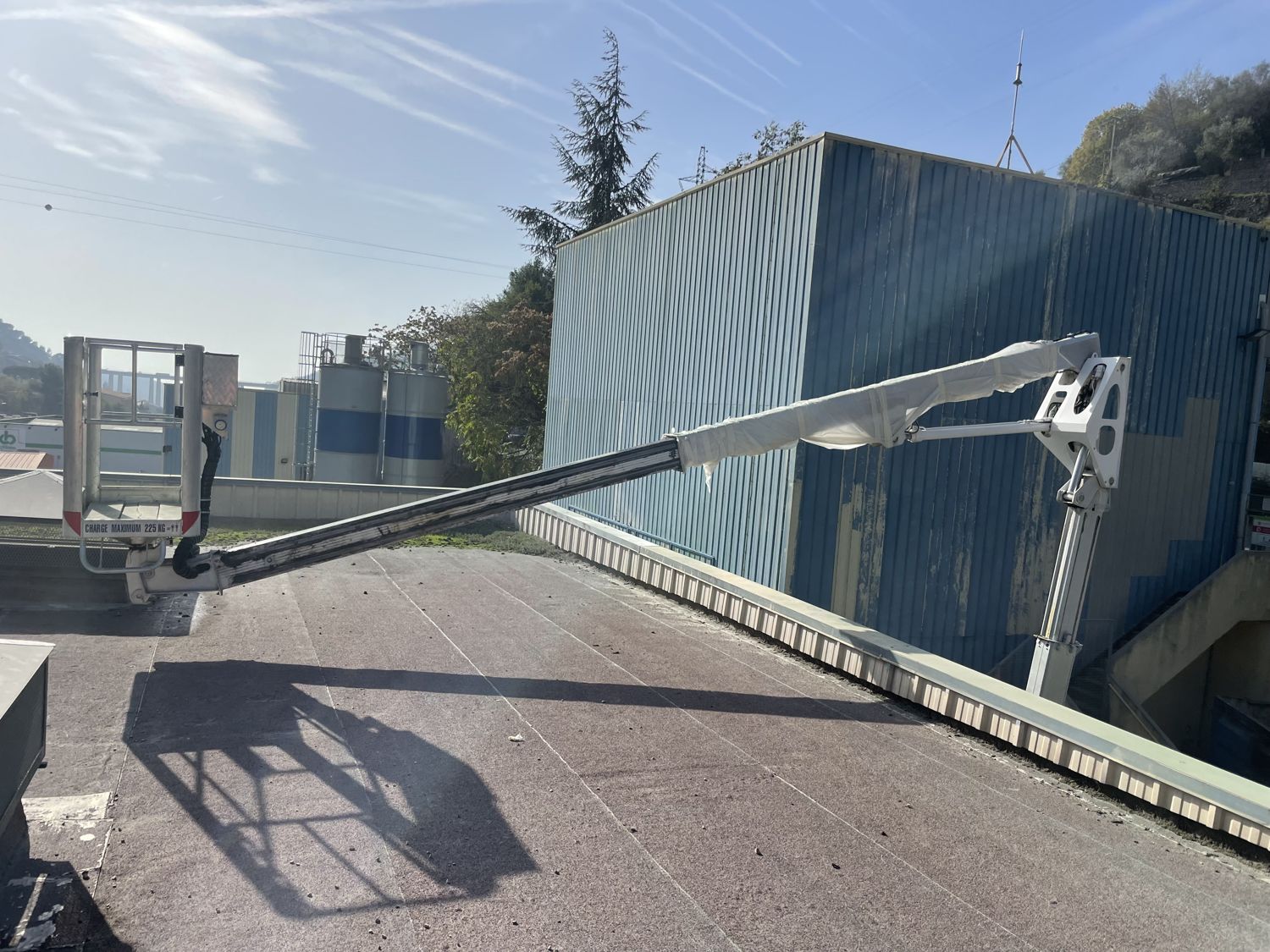Nacelle posée au niveau d'une toiture-terrasse